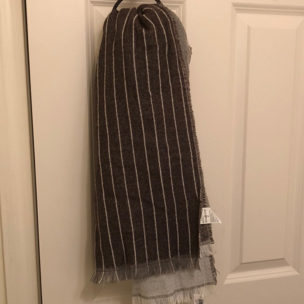Soft grey/white scarf